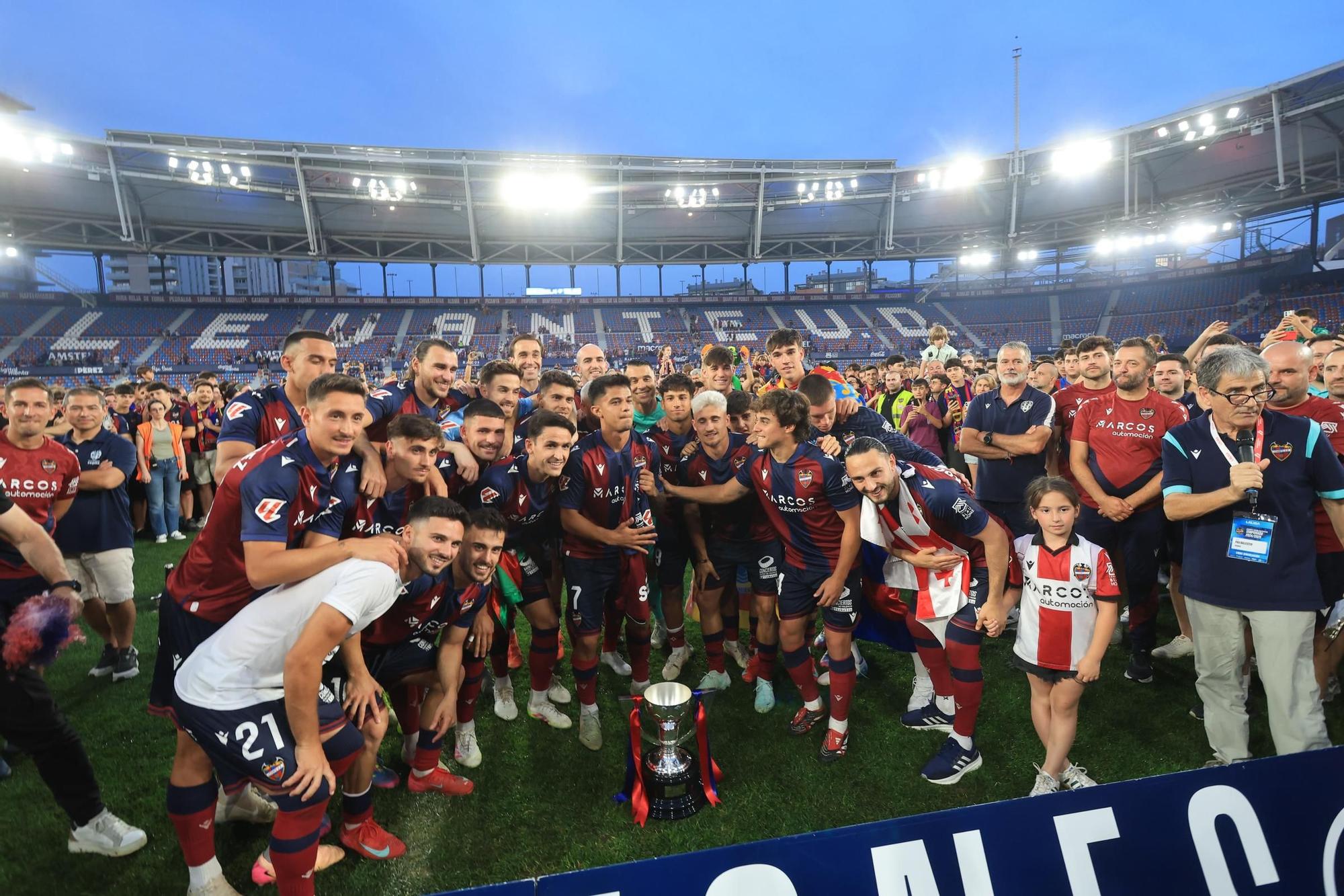 Fiesta en el Ciutat de Valencia: El Levante UD, campeón de Segunda División