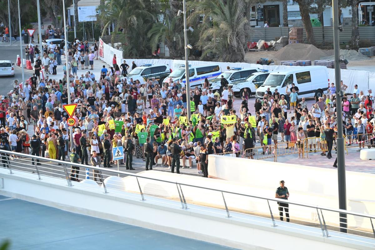 Torrevieja estrena el Paseo del Mar como nuevo espacio de ocio en el puerto