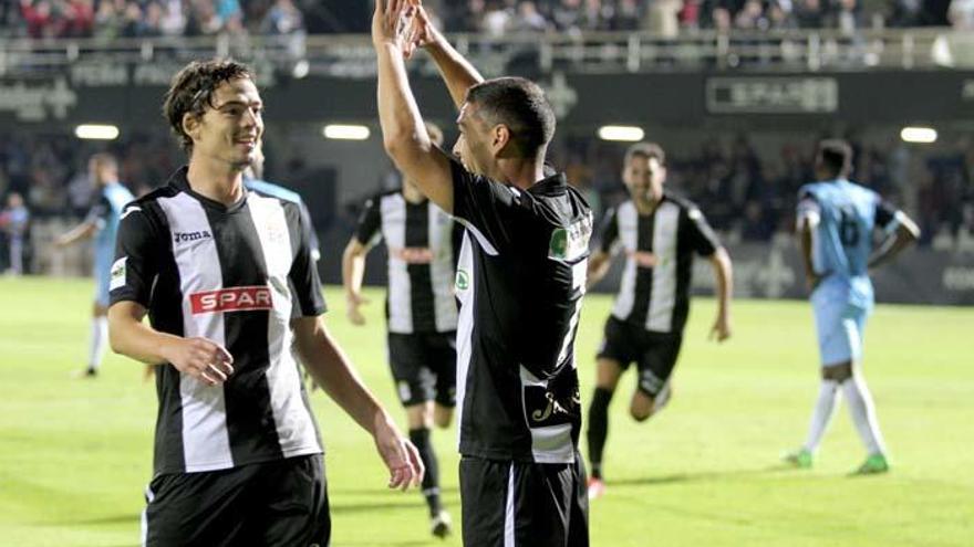 El Cartagena celebra uno de sus goles ante el Marbella FC.