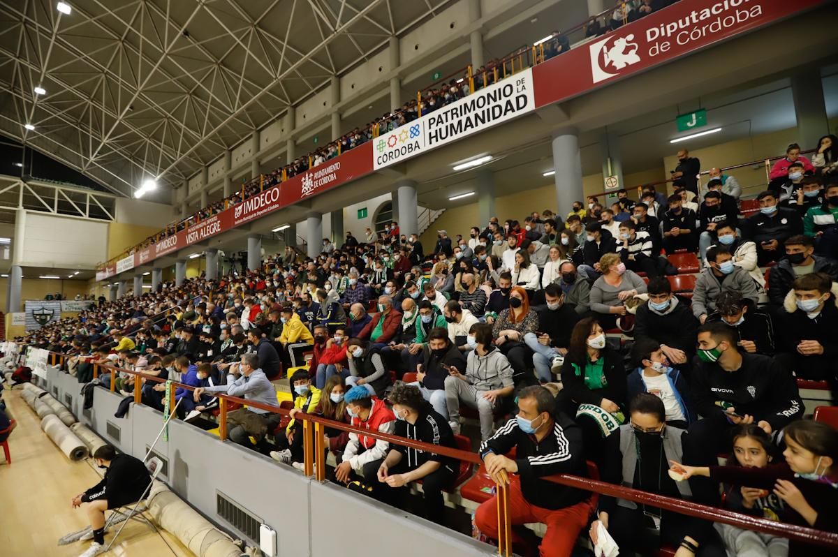 Las imágenes del derbi entre el Córdoba Futsal y el Betis en Vista Alegre