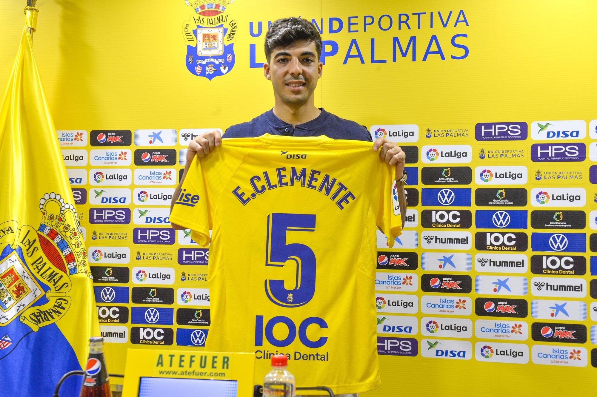 Presentación de Clemente como nuevo jugador de la UD Las Palmas