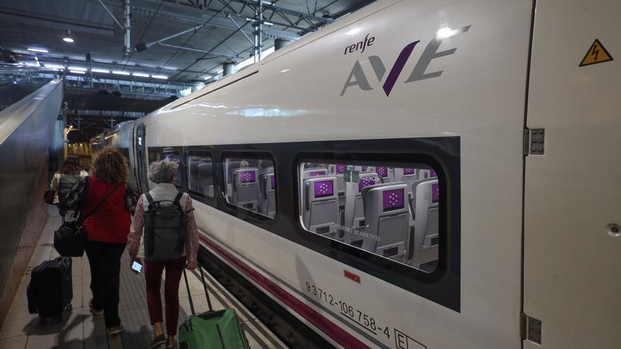 El tren está de estreno en Castellón: primer viaje del AVE a Gijón
