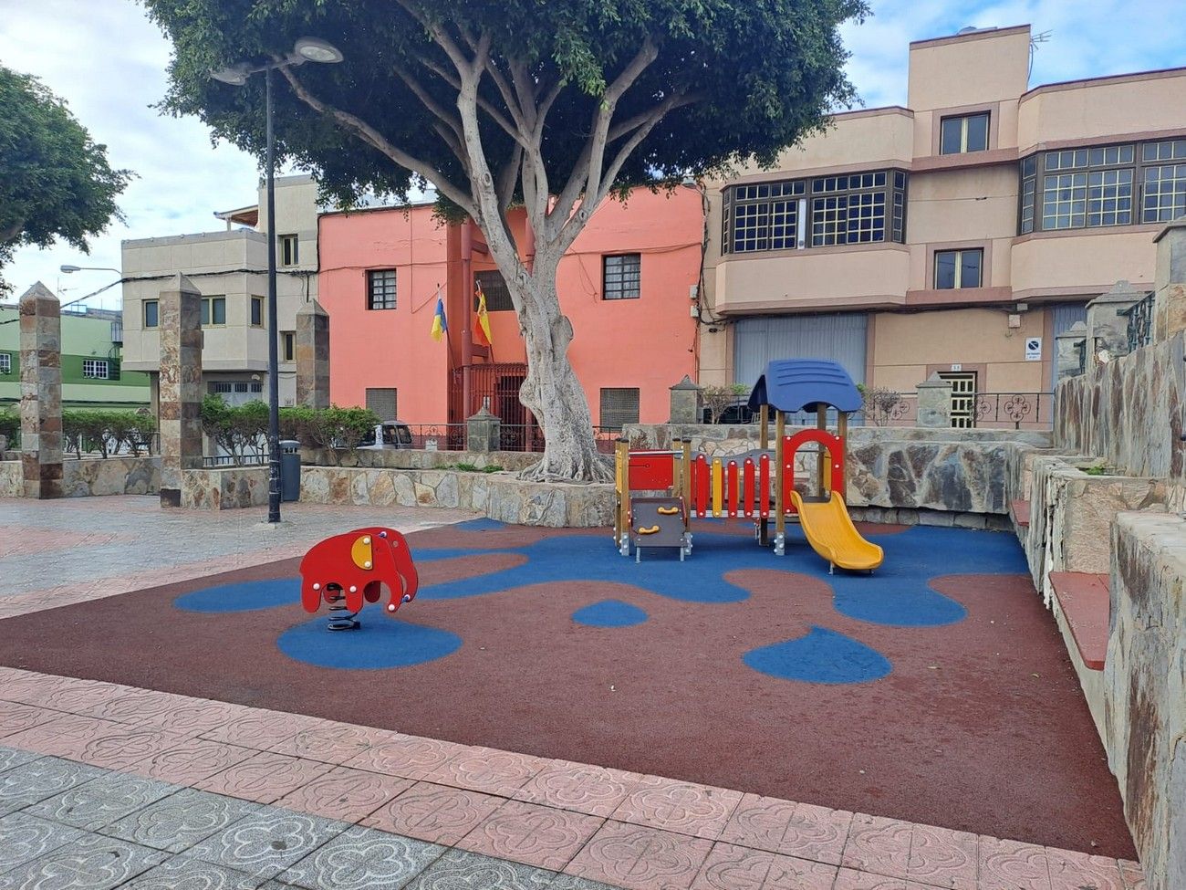 Telde culmina la instalación de nueve parques infantiles en diferentes barrios de la ciudad