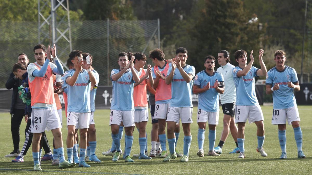 Los célticos agradecen el apoyo de la afición tras eliminar al Granada. |  // JOSÉ LORES