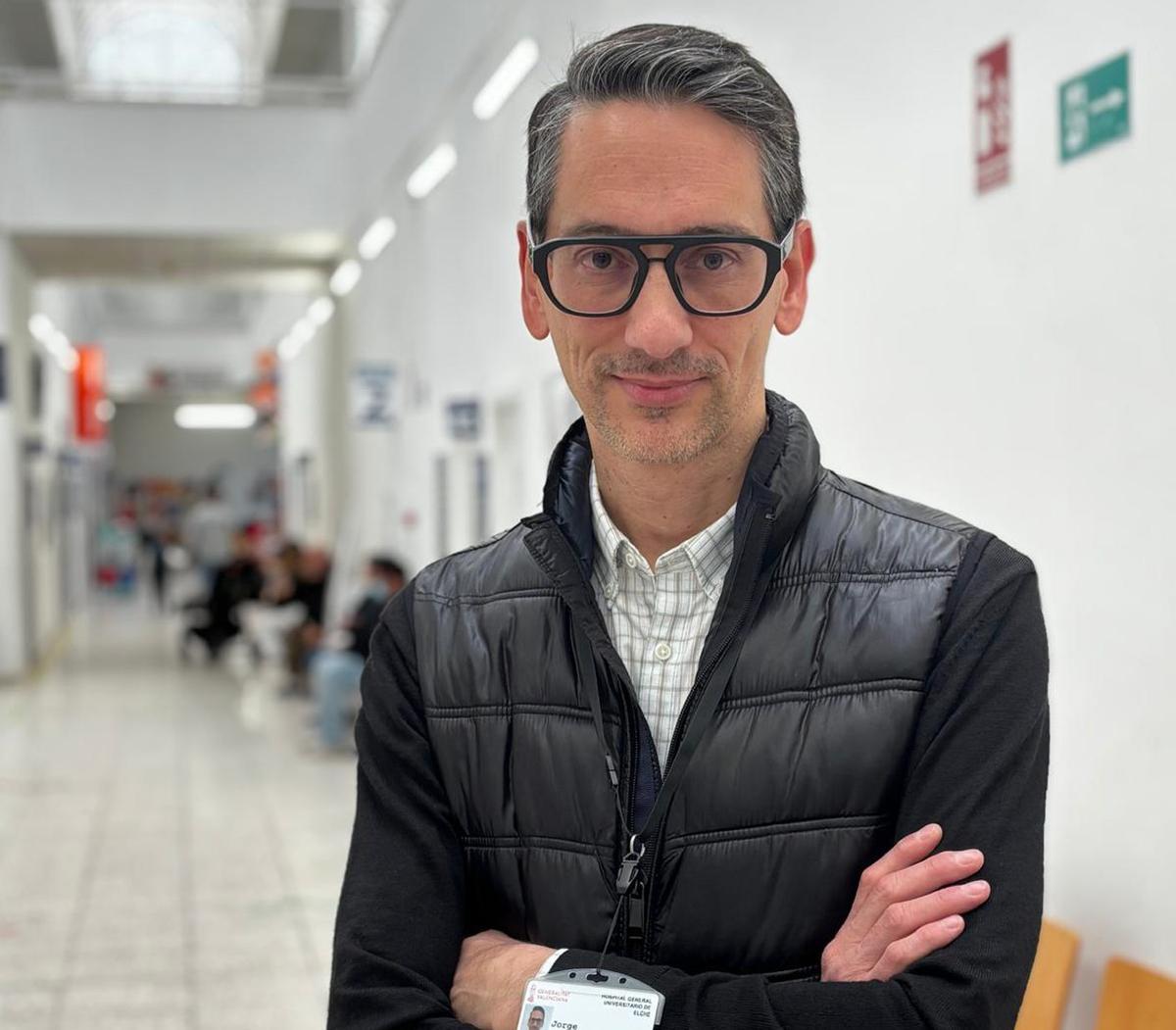 Guijarro, en el centro de salud de Altabix, del que fue gerente ocho años antes de dirigir el departamento. | DELTELL