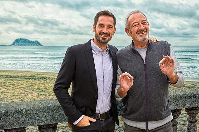 Joseba y Karlos Arguiñano, en la playa de Zarautz