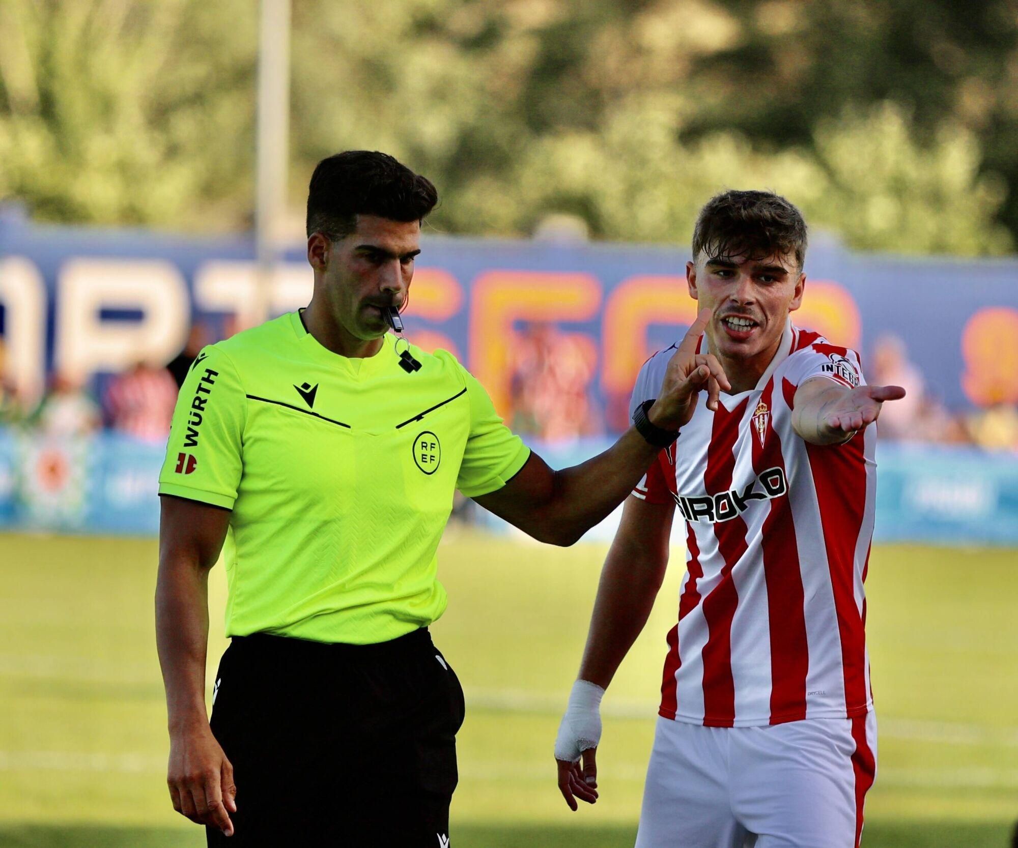 EN IMÁGENES: Amistoso de pretemporada en Grado entre Sporting y Racing de Santander