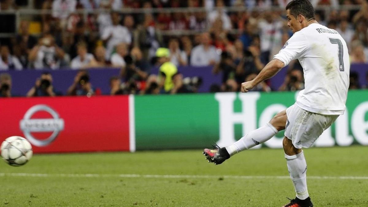 Ronaldo lanza el penalti que le dio la undécima Champions al Madrid.