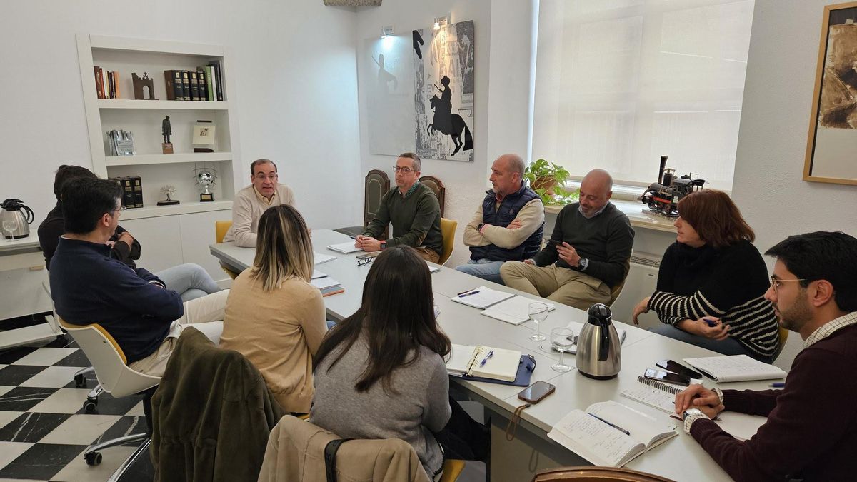 El alcalde reunió ayer a su equipo tras el parón navideño.