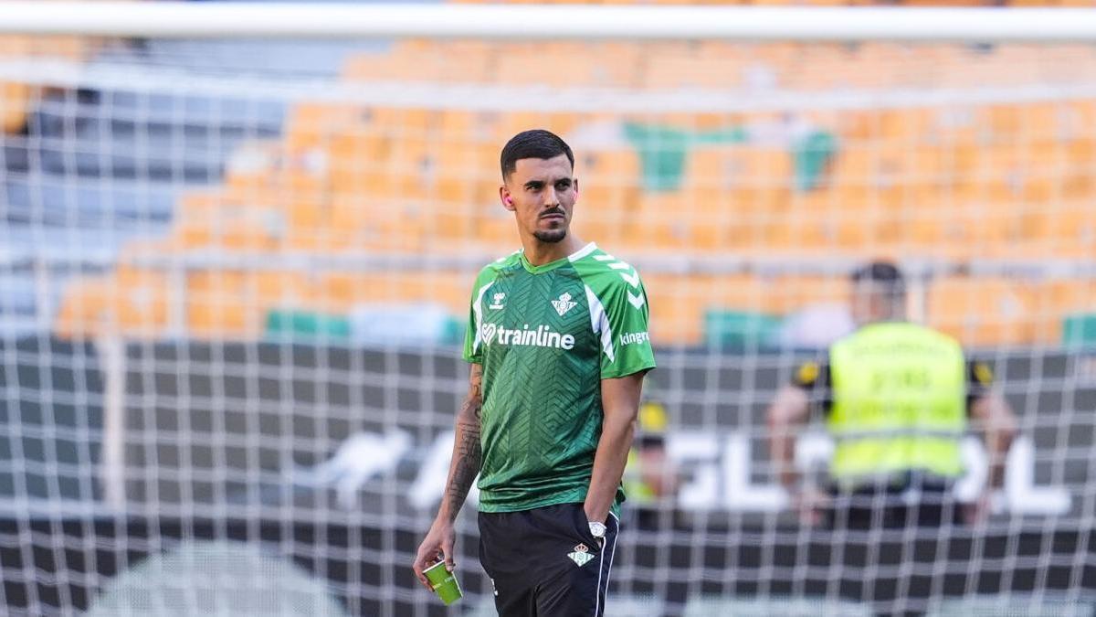 Dani Ceballos, durante el calentamiento en el Betis-Getafe de LaLiga