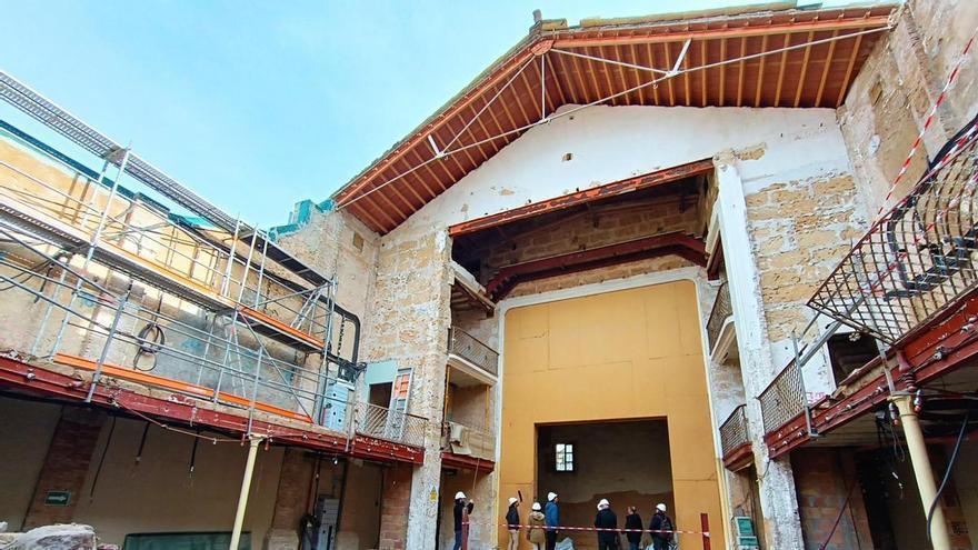La aparición de nuevas grietas pone en duda la estabilidad de la estructura del teatro Defensora