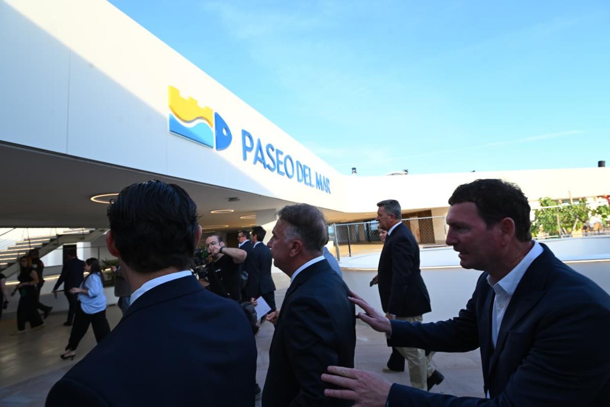 Torrevieja estrena el Paseo del Mar como nuevo espacio de ocio en el puerto