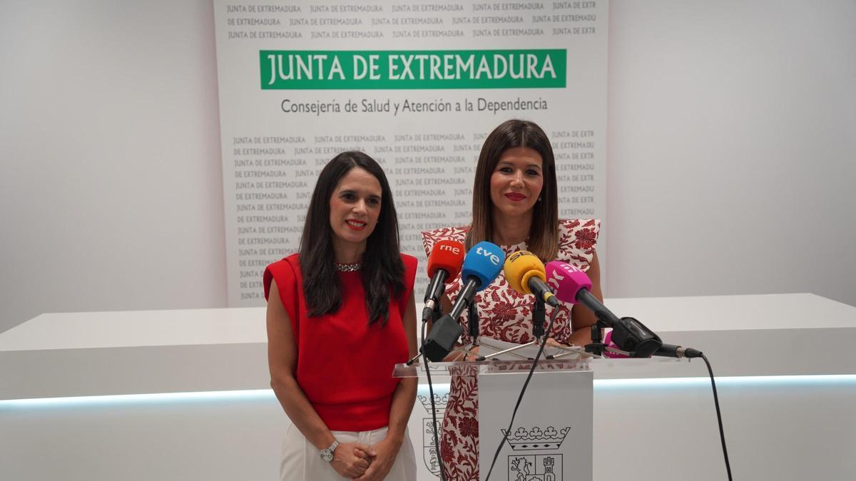 La directora gerente del SES, Encarna Solís, durante la presentación de los datos de las listas de espera sanitarias, este miércoles en Mérida.