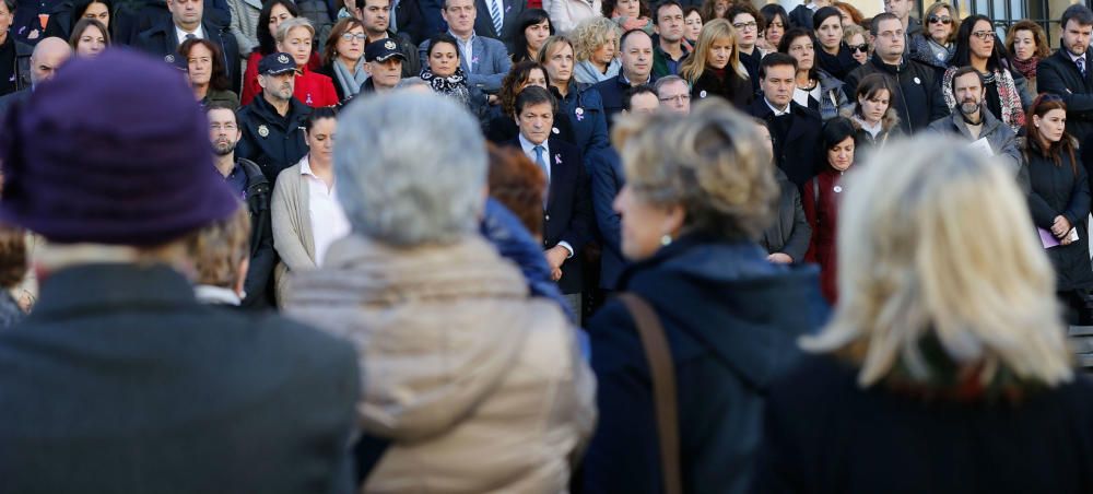 Concentración contra la violencia machista ante la Presidencia del Principado