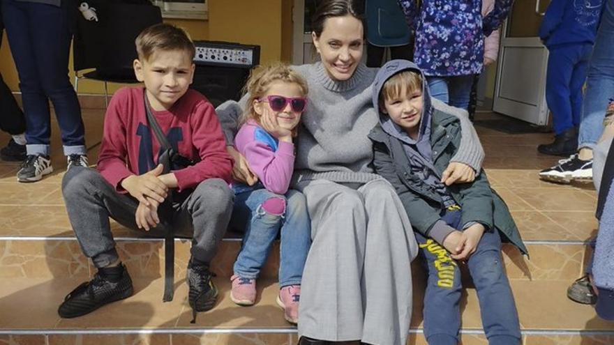 Angelina Jolie, evacuada durante una alerta por bombardeo en su visita a Ucrania