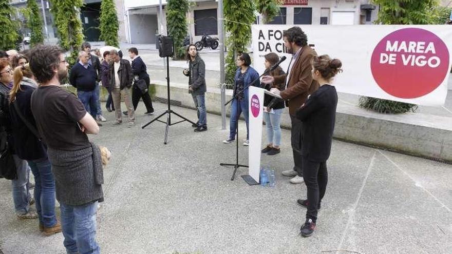 Pérez interviene en el acto de ayer. // José Lores