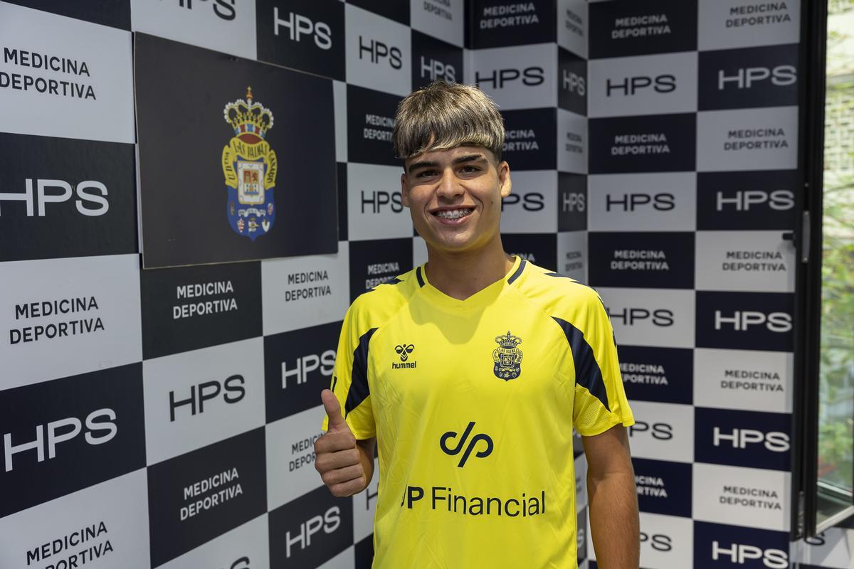 Reconocimiento médico de jugadores de la UD Las Palmas en el Hospital Perpetuo Socorro