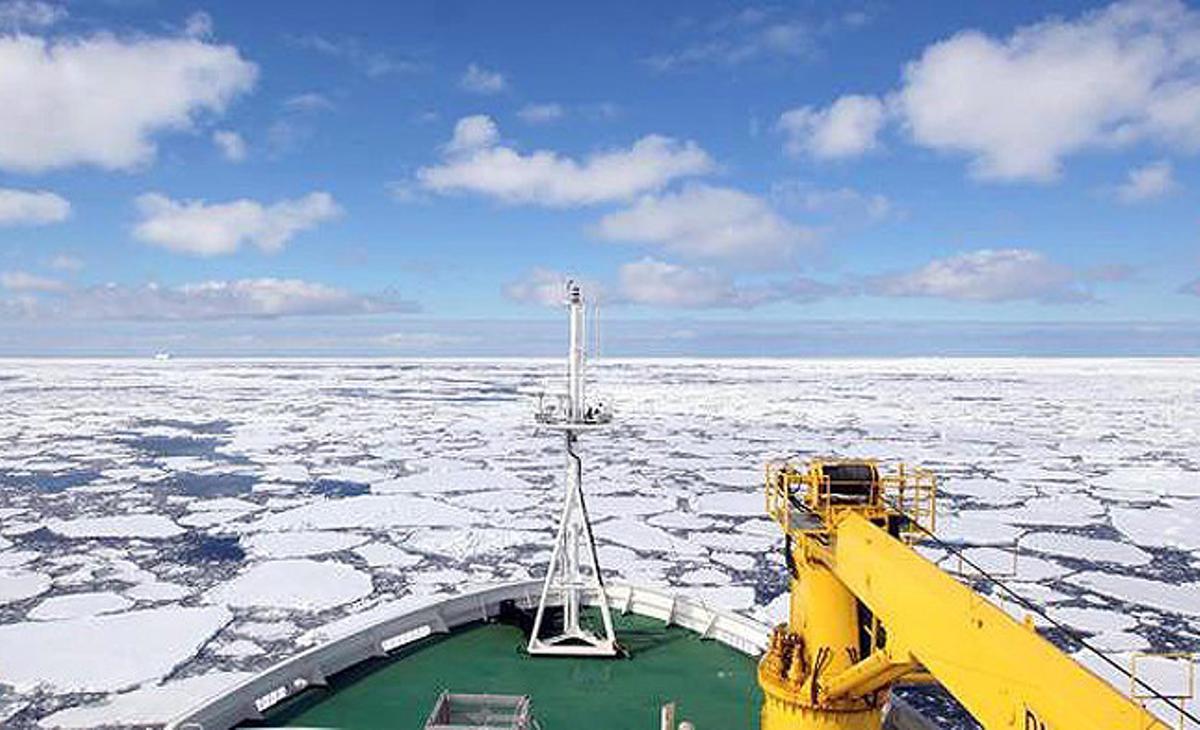 El trencaglaç sud-coreà, ’Araon’, avança al rescat del pesquer rus ’Sparta’, atrapat entre els gels de l’Antàrtida i amb una bretxa al buc.