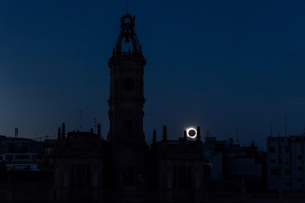 Así ha sido el eclipse de sol total en la Comunitat Valenciana