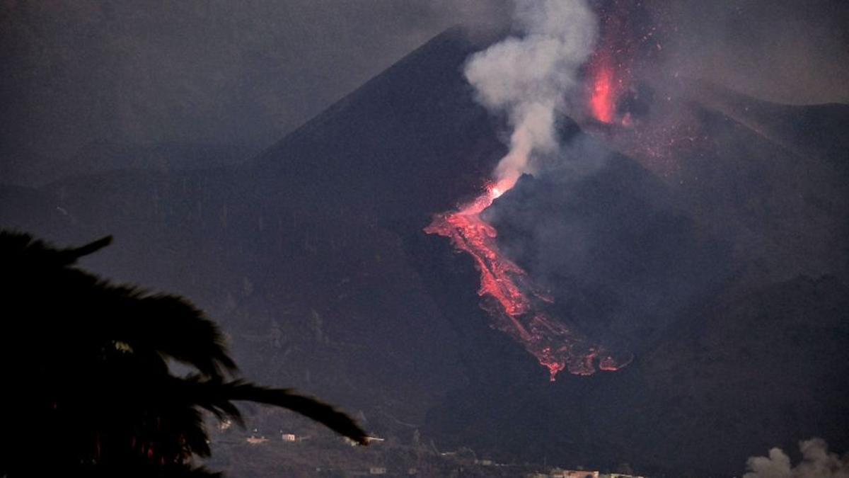 El volcán de Tajogaite se reactiva y su lava busca la costa de La Palma