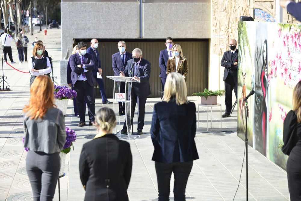 Homenaje a las víctimas de la violencia machista en la Asamblea Regional