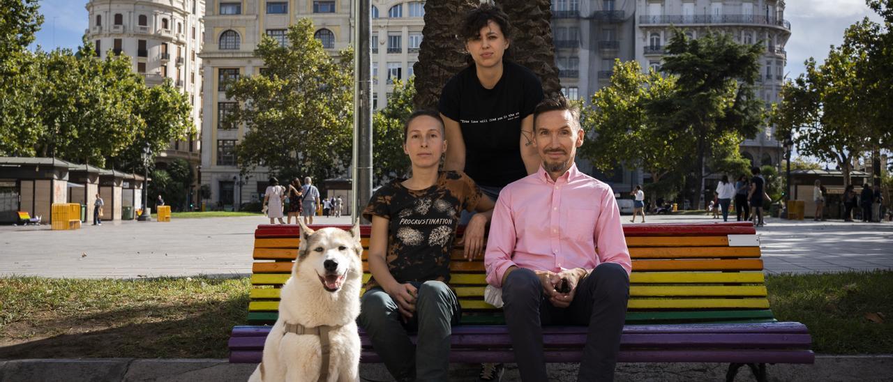 Rusos exiliados en Valencia debaten sobre la situación el país tras la invasión de Ucrania