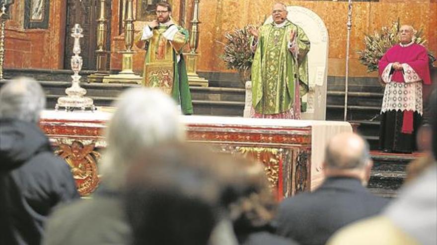 El obispo pide acoger a refugiados y emigrantes por «ser necesarios»