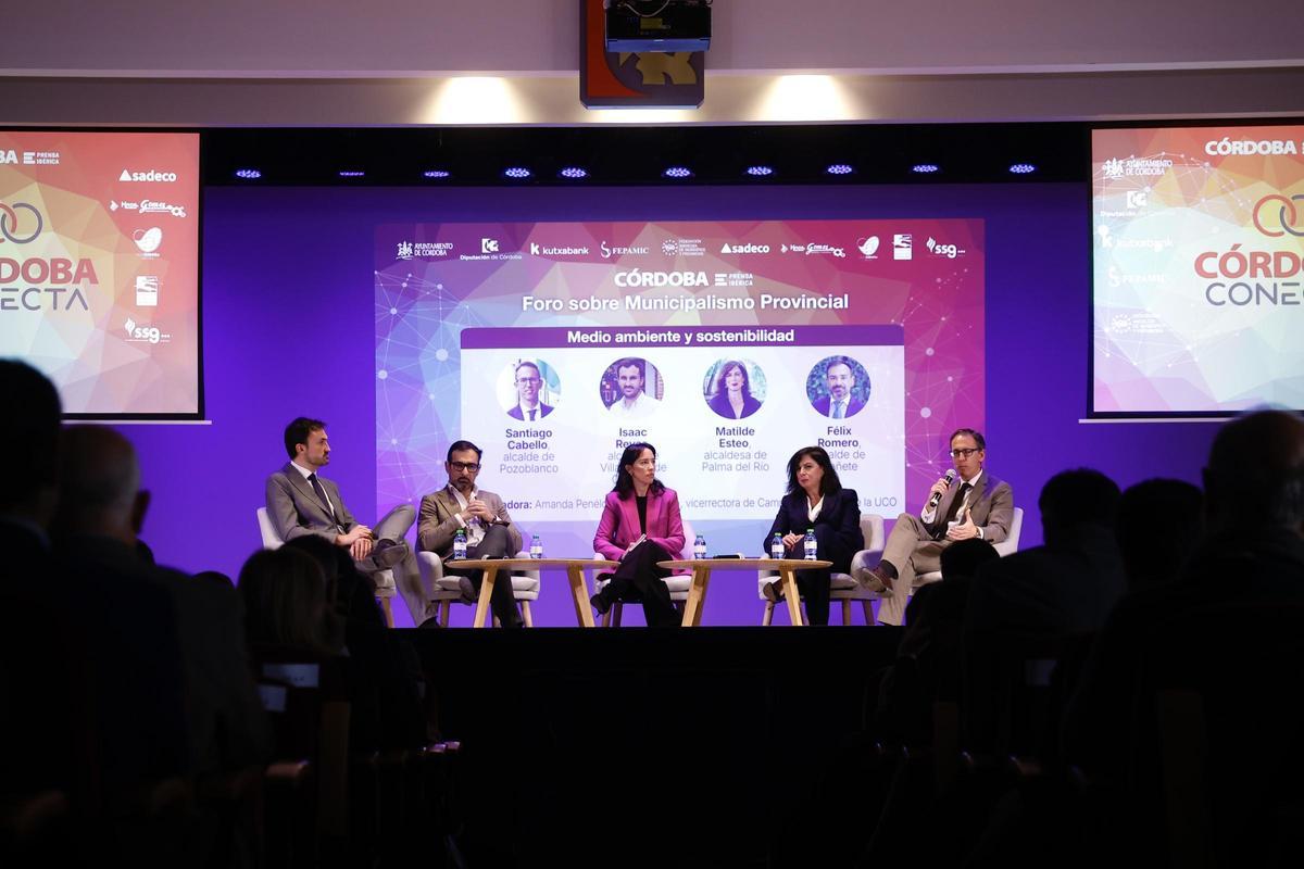 Mesa redonda con Isaac Reyes, Félix Romero, Amanda García, Matilde Esteo y Santiago Cabello.