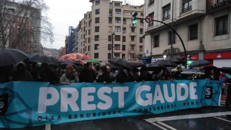 Milers de persones, ahir, a la manifestació de Bilbao