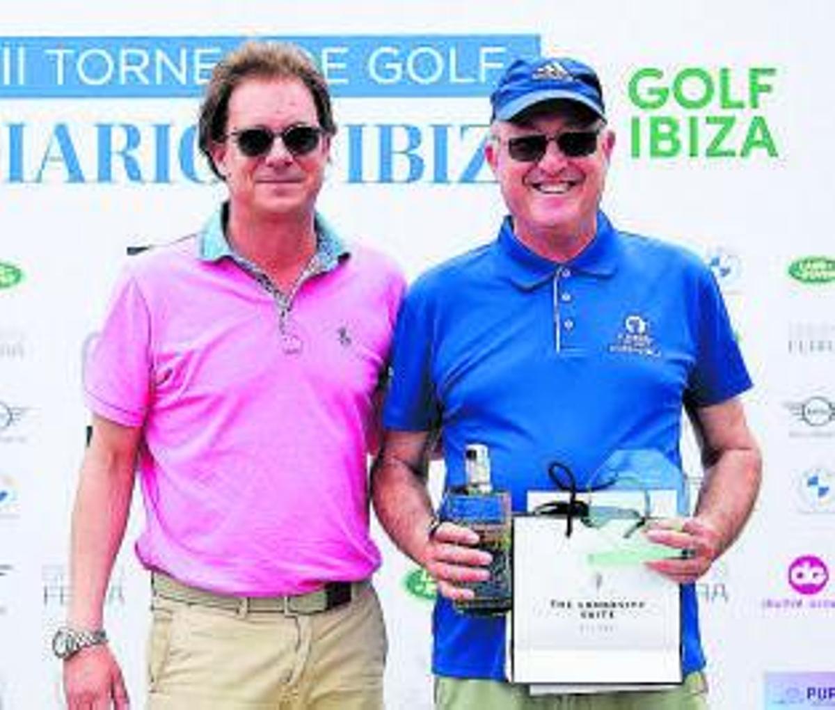 Salvador Losa, conseller de deportes del Consell de Eivissa, junto con el premiado José Vicente Máñez.