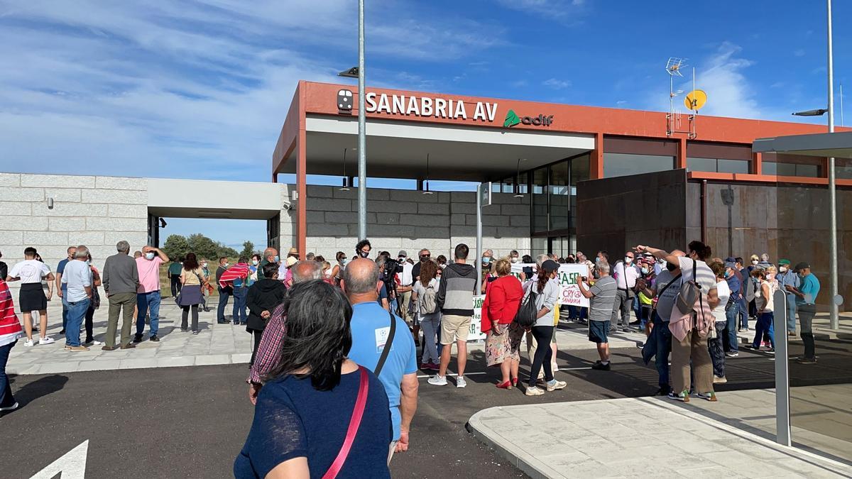 Protesta en la estación de Otero de Sanabria