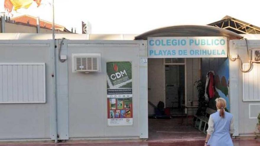 Padres del colegio Playas de Orihuela urgen al Consell a construir el centro