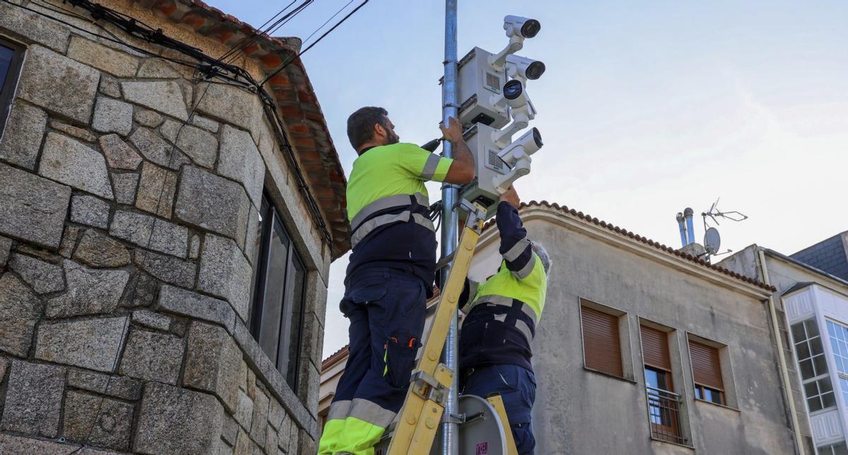 Vehículo de la Policía Local de Cangas dotado de cámara. | G.NÚÑEZ