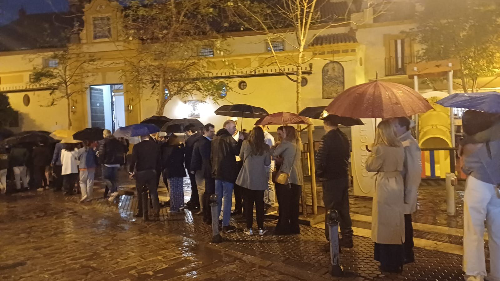 Esperas bajo la lluvia en San Juan de la Palma para ver La Amargura
