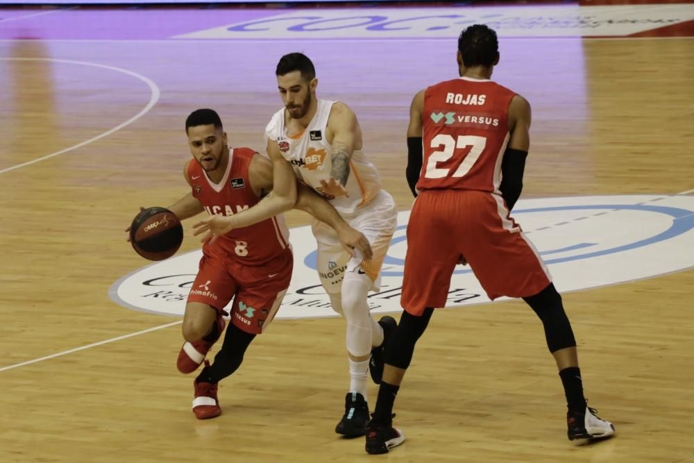 Encuentro entre el UCAM Murcia CB y el Baskonia