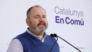 El portavoz de Catalunya en Comú, Joan Mena, en rueda de prensa este lunes