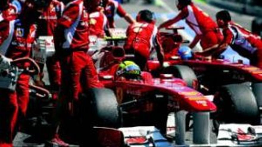 Ferrari no descarta sondear a Hamilton tras renovar a Alonso