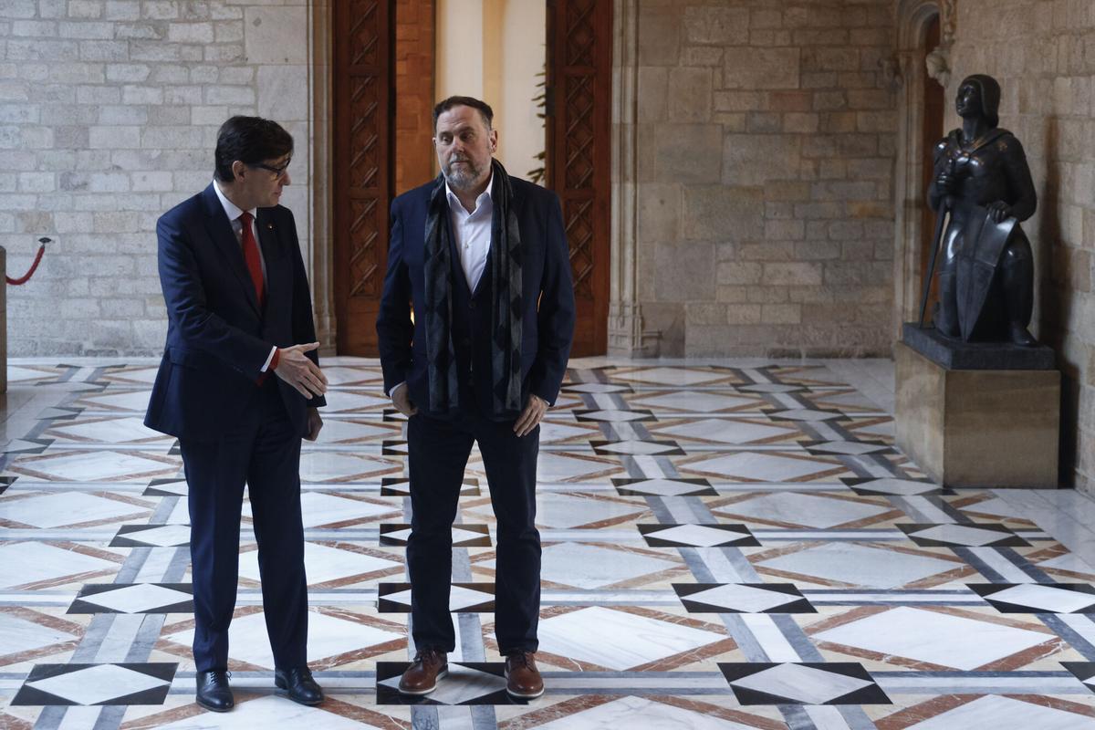 GRAFCAT6349. BARCELONA, 09/01/2026.- El presidente de la Generalitat, Salvador Illa, se reúne con el lider de ERC, Oriol Junqueras, tras alcanzarse un acuerdo sobre el nuevo sistema de financiación autonómica que quiere aprobar el Gobierno y que supondrá 4.700 millones adicionales para Cataluña. EFE/Quique García