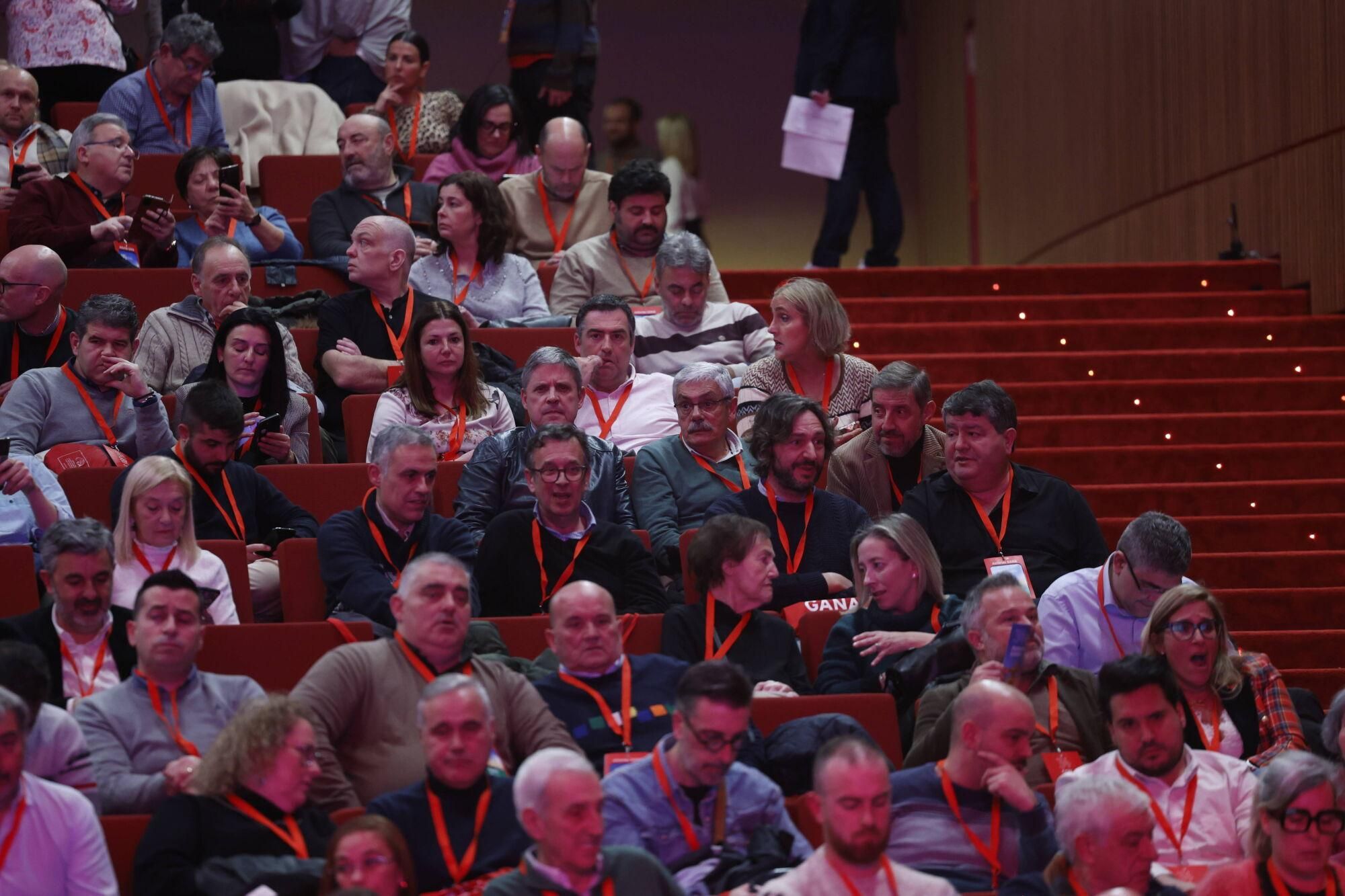 EN IMÁGENES: Pedro Sánchez y Adrián Barbón abren el congreso del PSOE asturiano