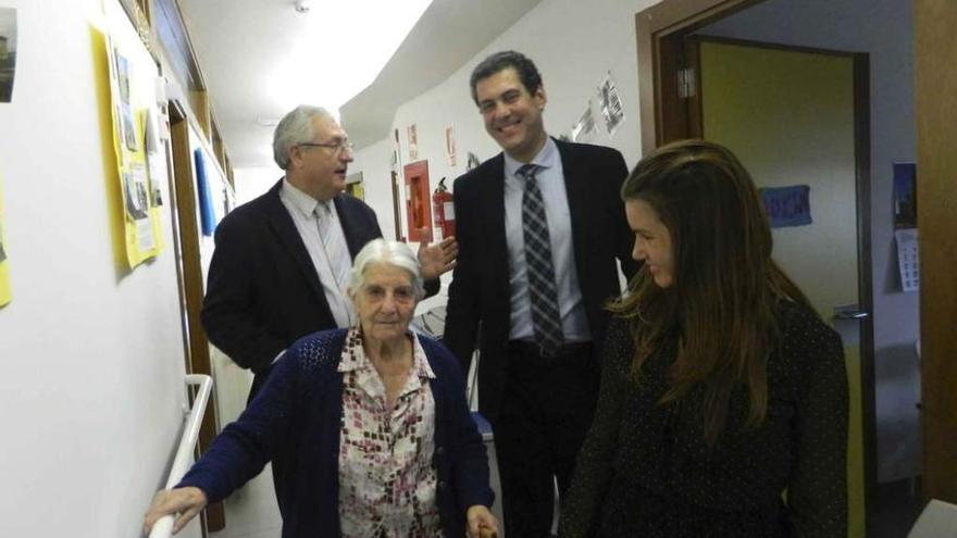 Visita, ayer, de Alberto Castro y Eutimio Contra a la residencia