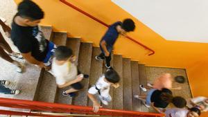  Un grupo de adolescentes, en el instituto. 