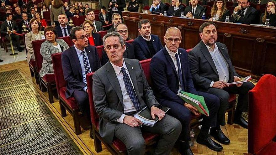 Els acusats en el judici pel procés.