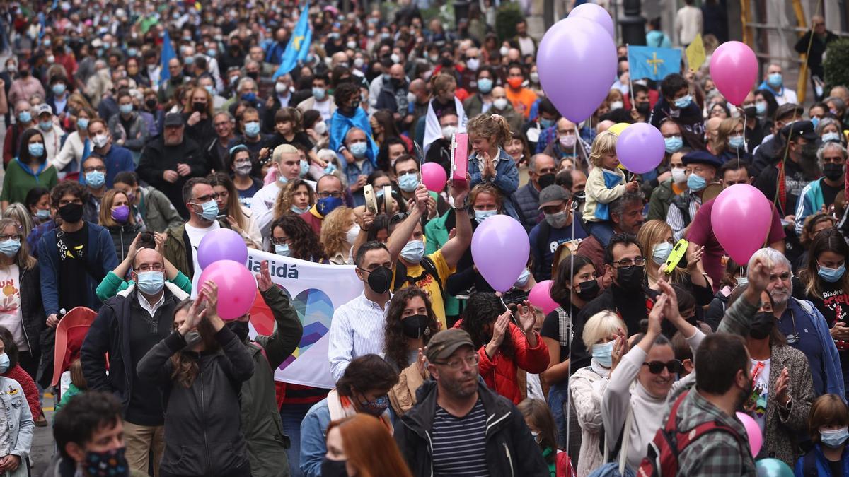 Los partidarios de la cooficialidad del asturiano se manifiestan en Oviedo