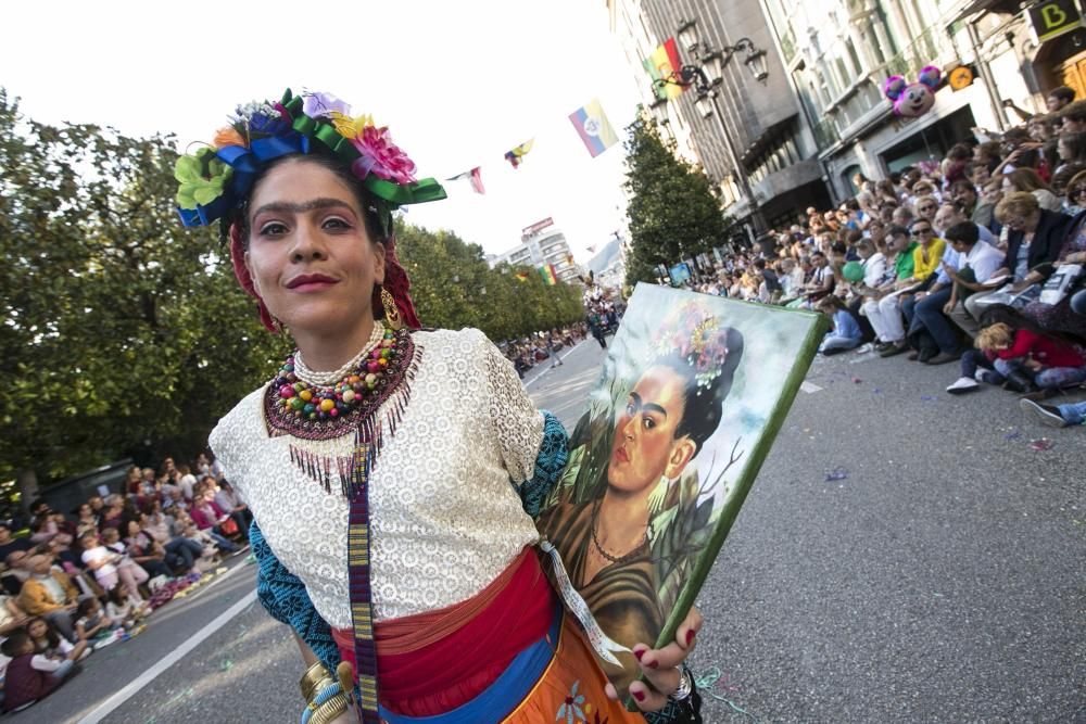 Oviedo celebra el desfile del Día de América en Asturias