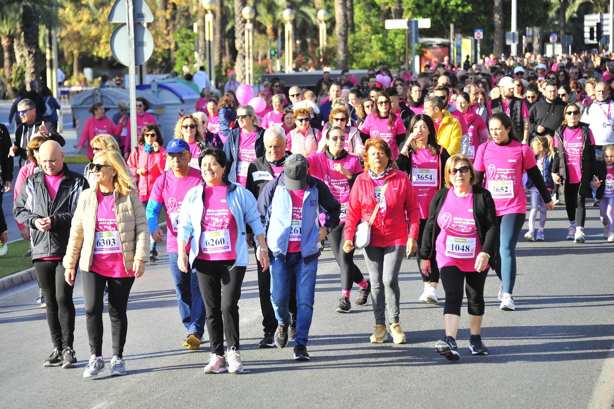 Una marea rosa imparable contra el cáncer de mama en Elche