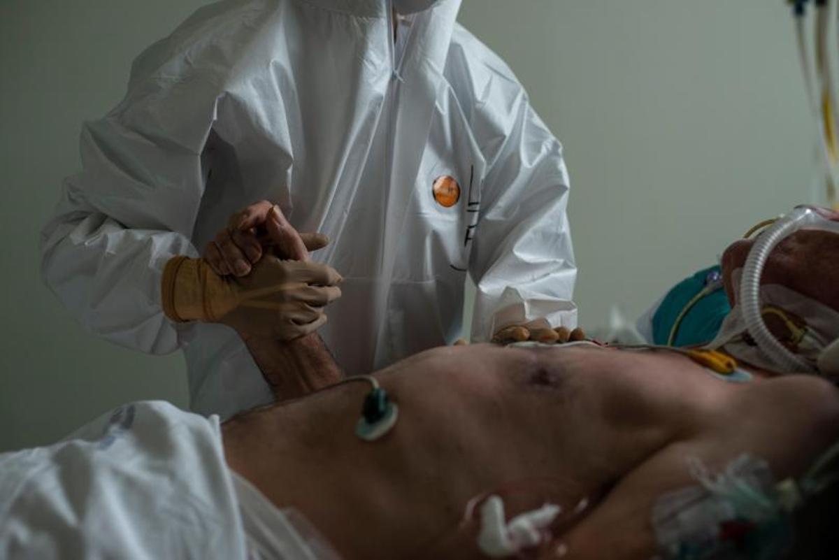 Dentro de la zona cero: “Ves el miedo a no despertar en los ojos de los pacientes”