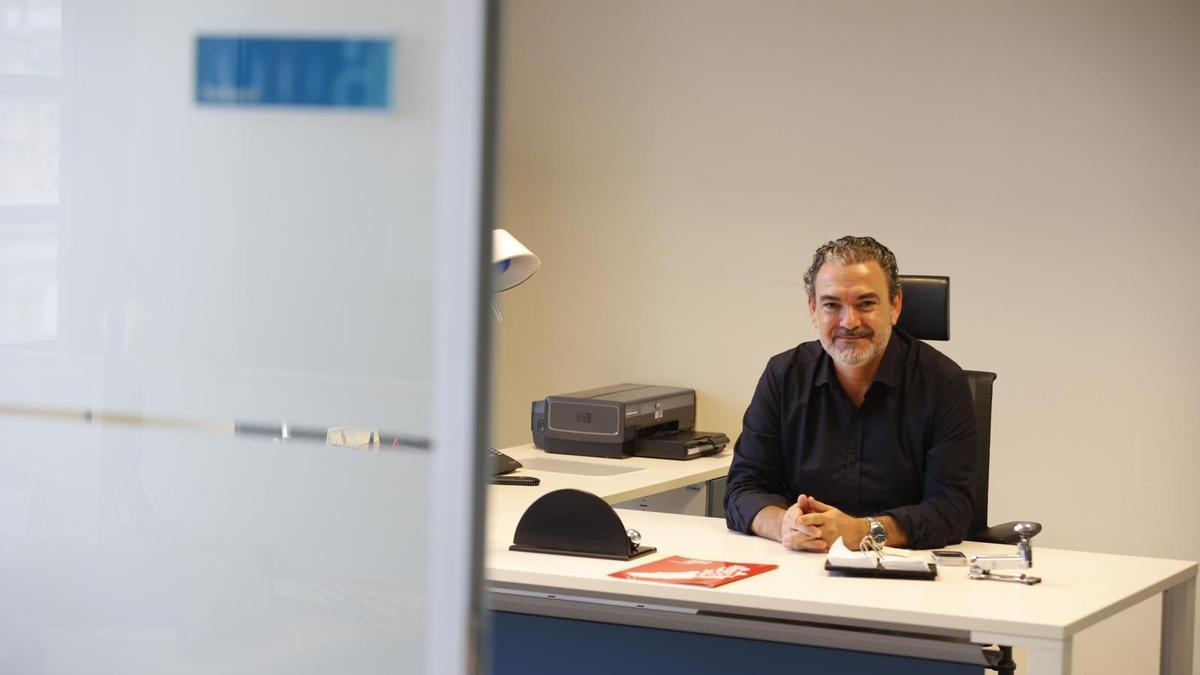 Vicente Arques, este jueves, en su despacho en el grupo socialista de la Diputación de Alicante