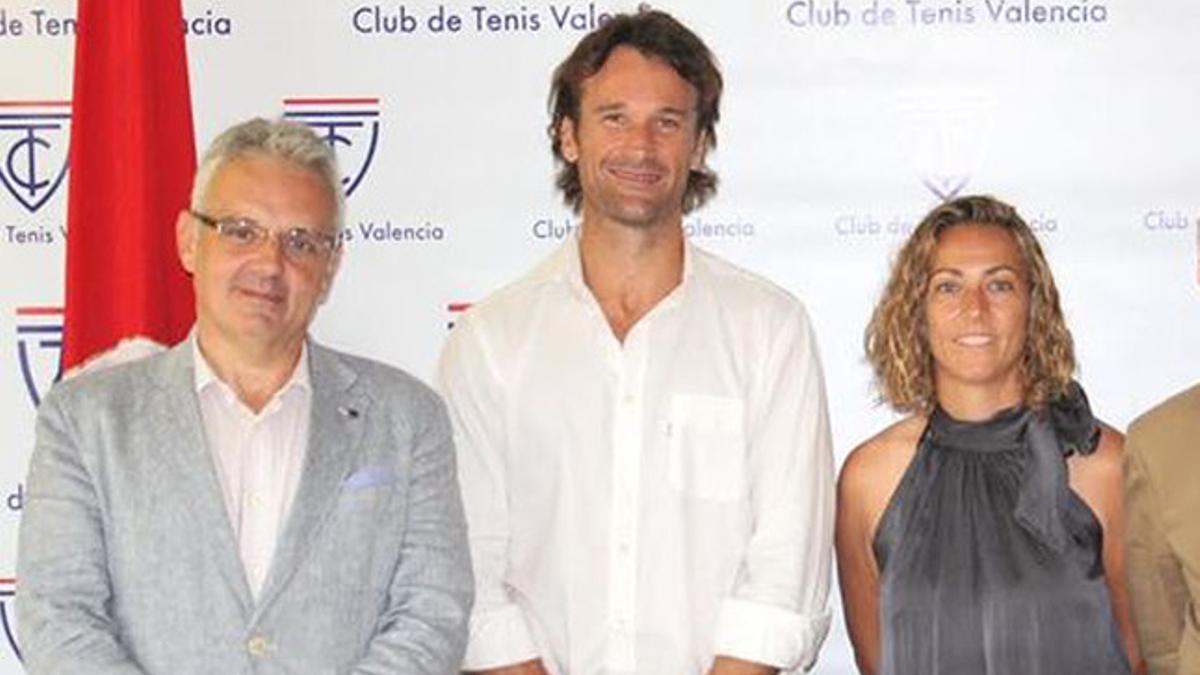 José Luis Escañuela, Carlos Moyà y Gala León, en la presentación de la extenista adrileña como directora técnica de la Federación Española de tenis.