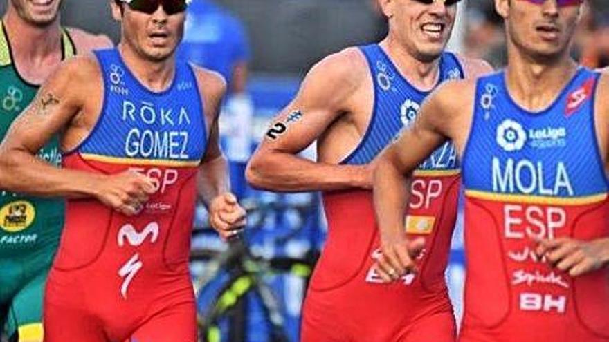 Gómez Noya, Alarza y Mola, en la carrera de ayer.