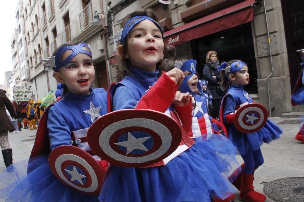 Un concurrido desfile de disfraces infantil inaugura las jornadas de comparsas en Marín